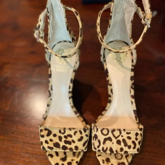 Vince Camuto strapped high heals - Picture 3 of 9